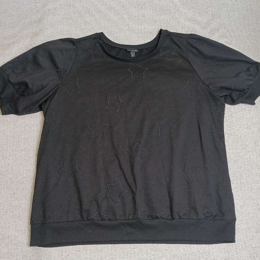 Torrid Short Sleeve Sweatshirt Womens 3 Black Excellent Embossed Star Puff Top